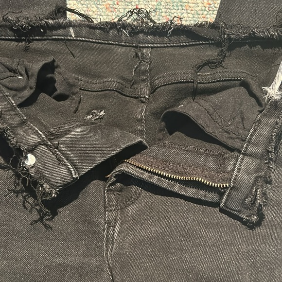 Ladies size 32 Kensie Black Jeans with destruction/raw edge - Picture 6 of 10